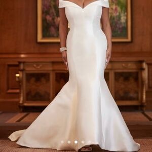 Maggie Sottero Wedding Dress